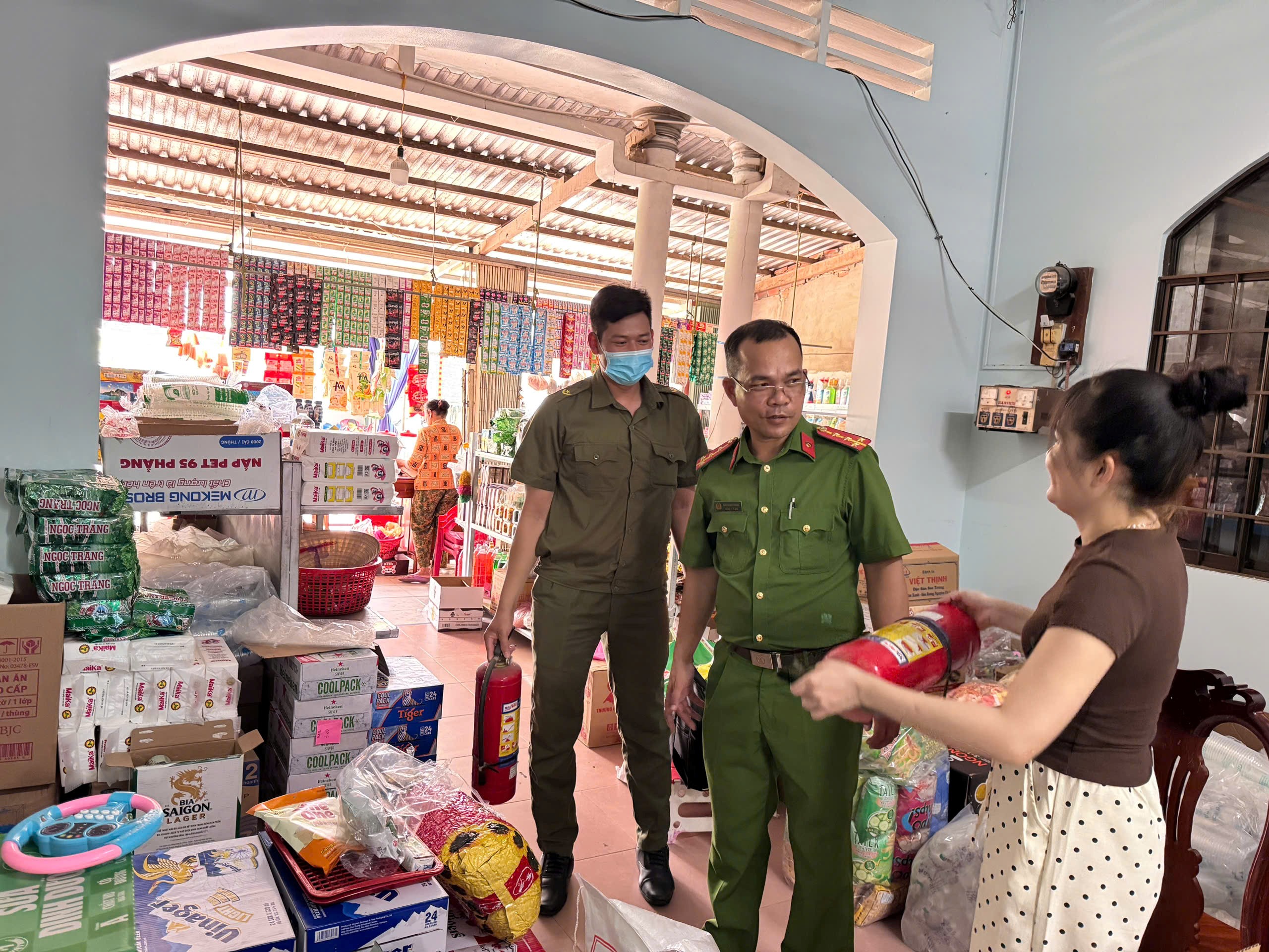 Công an xã Nhị Trường tích cực tuyên truyền, hướng dẫn kỹ năng an toàn về phòng cháy, chữa cháy và cứu nạn, cứu hộ 
