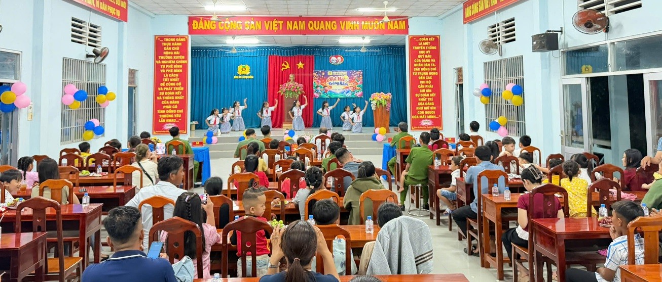 ĐẢNG BỘ CÔNG AN XÃ NHỊ TRƯỜNG TỔ CHỨC CHƯƠNG TRÌNH “VUI HỘI TRĂNG RẰM” TẾT TRUNG THU NĂM 2026