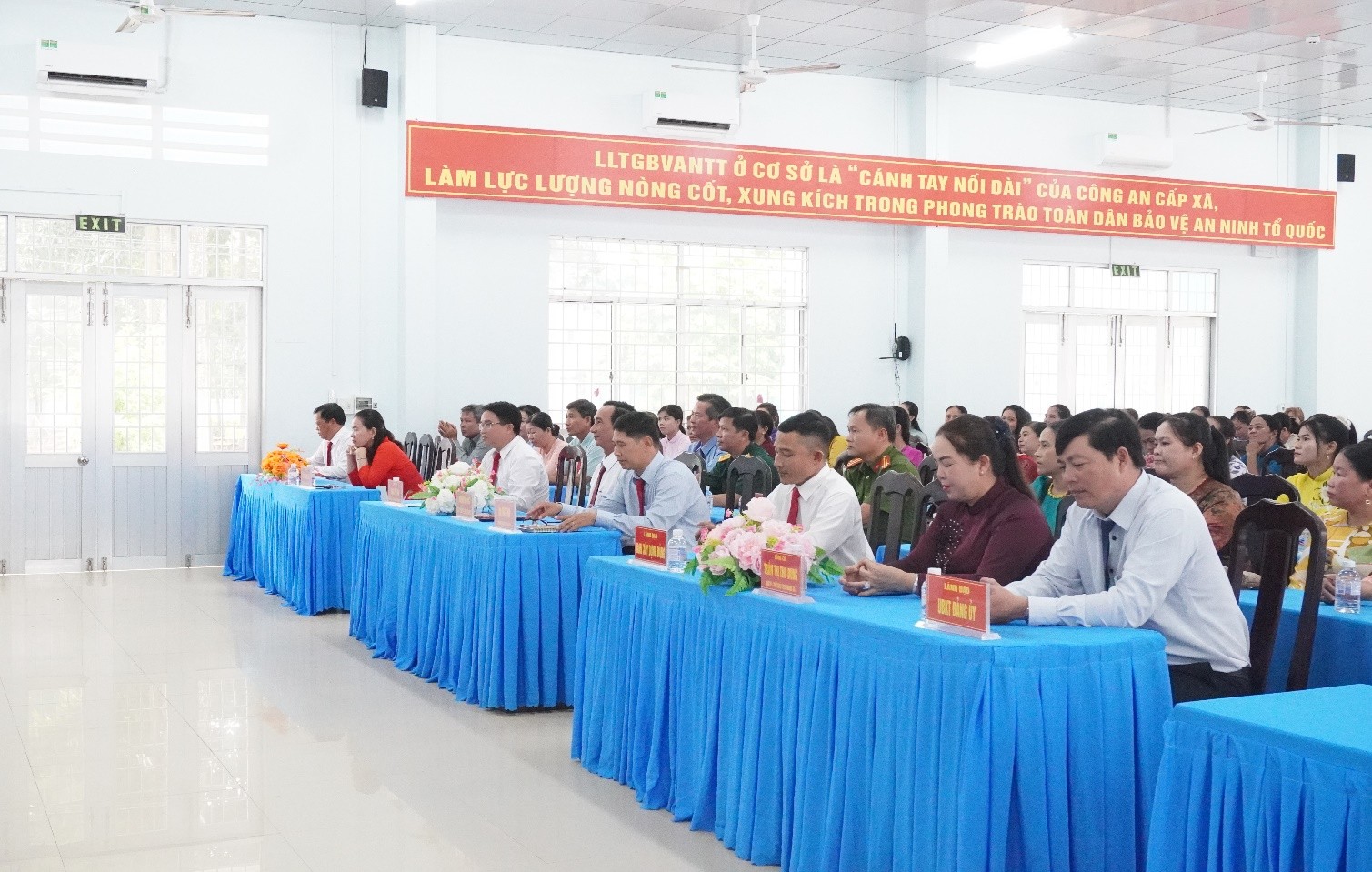 Nhị Trường công bố Quyết định sắp xếp trường học, sắp xếp tổ chức Đảng và Quyết định về công tác cán bộ trên địa bàn xã