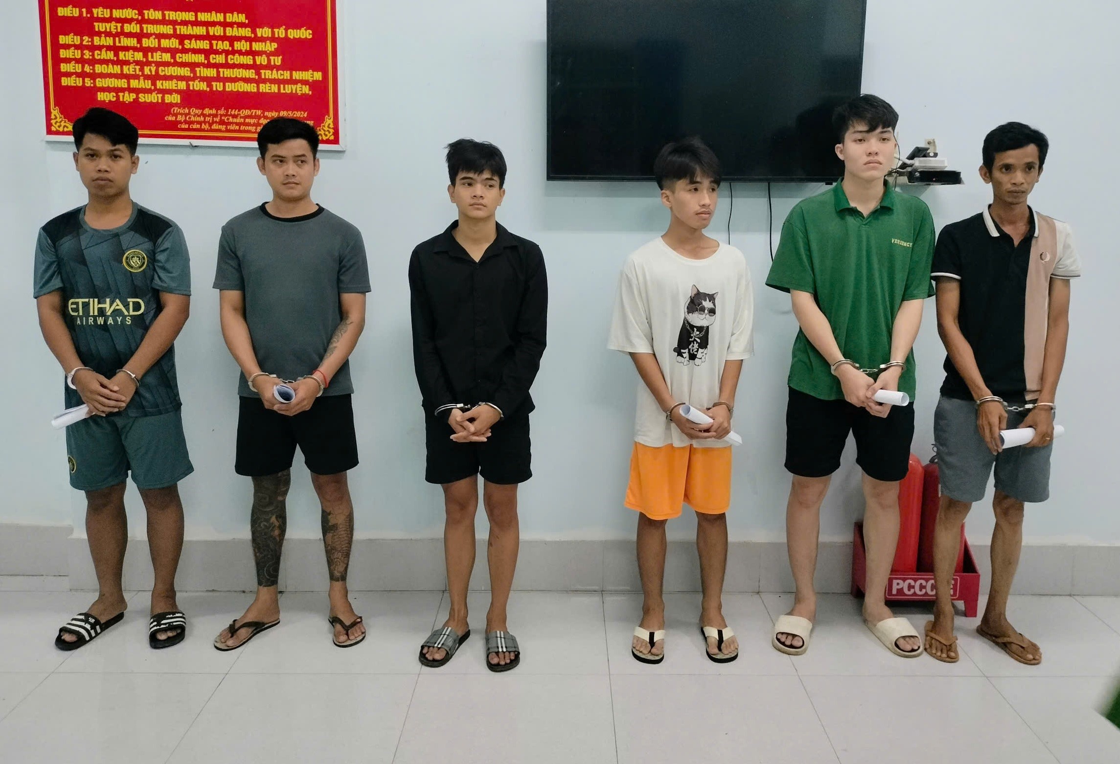 Khởi tố, bắt tạm giam nhóm đối tượng tổ chức sử dụng và mua bán trái phép chất ma túy