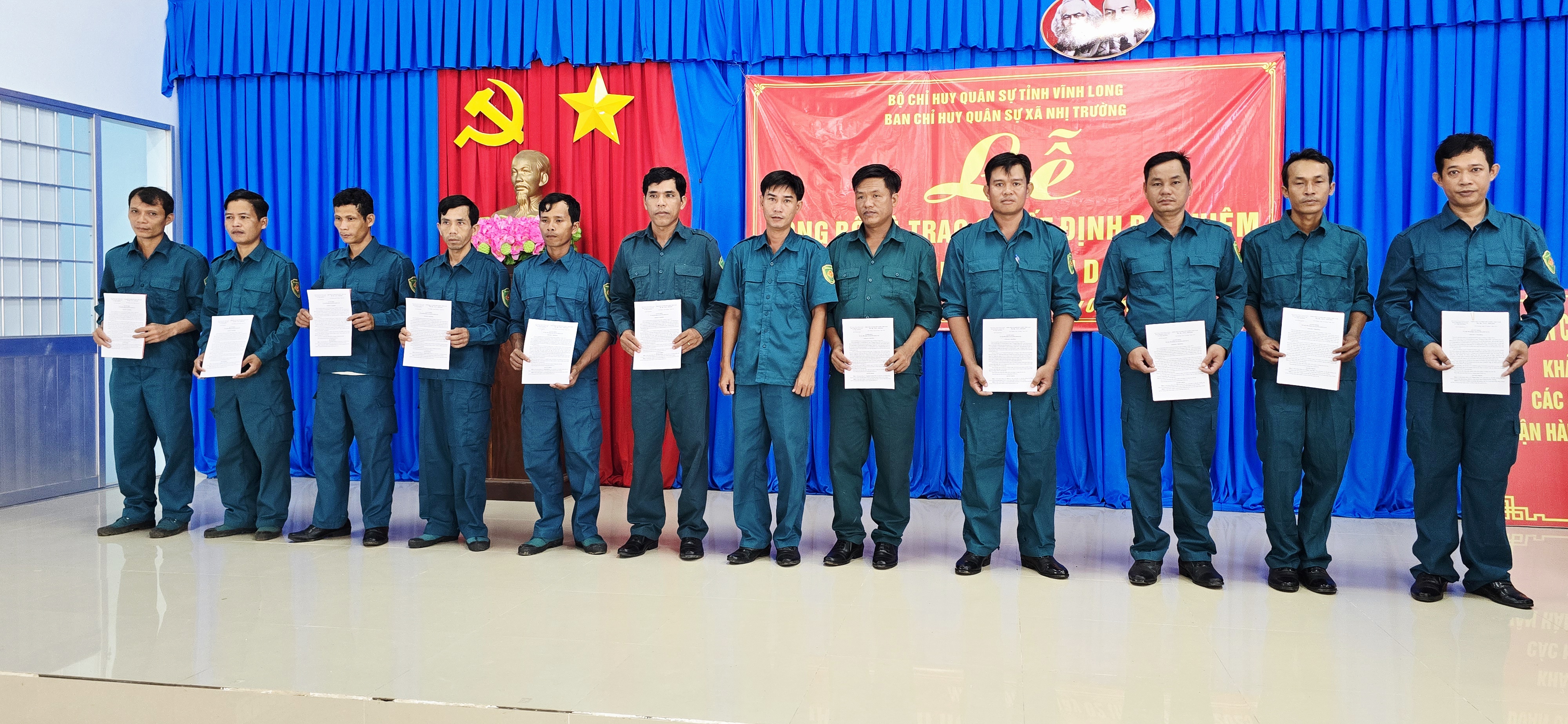 Ban Chỉ huy Quân sự xã Nhị Trường công bố và trao Quyết định bổ nhiệm chức vụ Chỉ huy đơn vị Dân quân