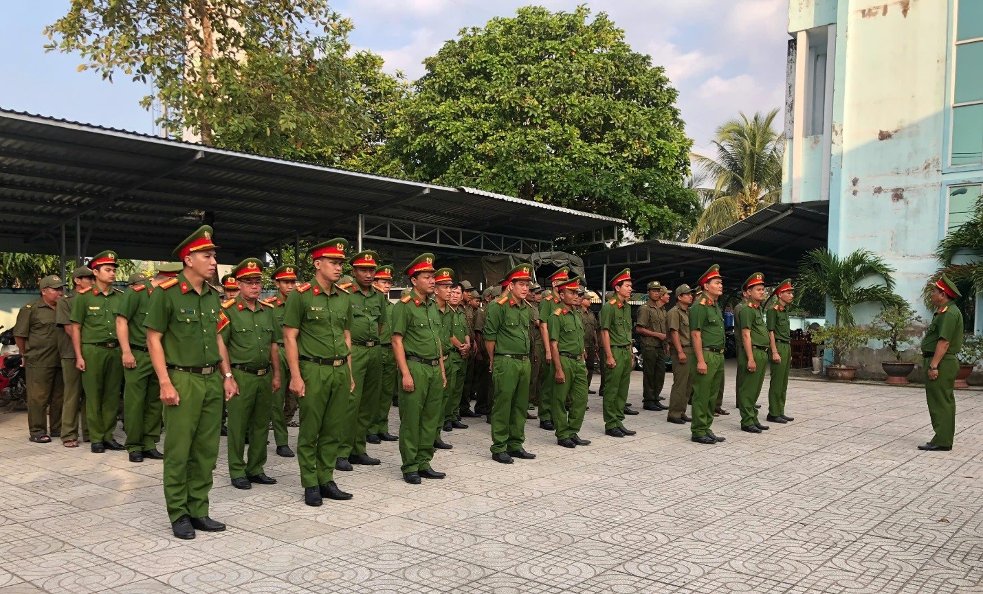 CÔNG AN XÃ NHỊ TRƯỜNG 
RA QUÂN CAO ĐIỂM TỔNG KIỂM SOÁT PHƯƠNG TIỆN, KIỀM CHẾ, KÉO GIẢM TAI NẠN GIAO THÔNG TRÊN ĐỊA BÀN
