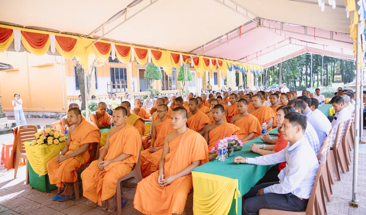 Công an xã Nhị Trường vận động, tranh thủ các chức sắc tôn giáo trong công tác bảo đảm an ninh trật tự sau sắp xếp đơn vị hành chính