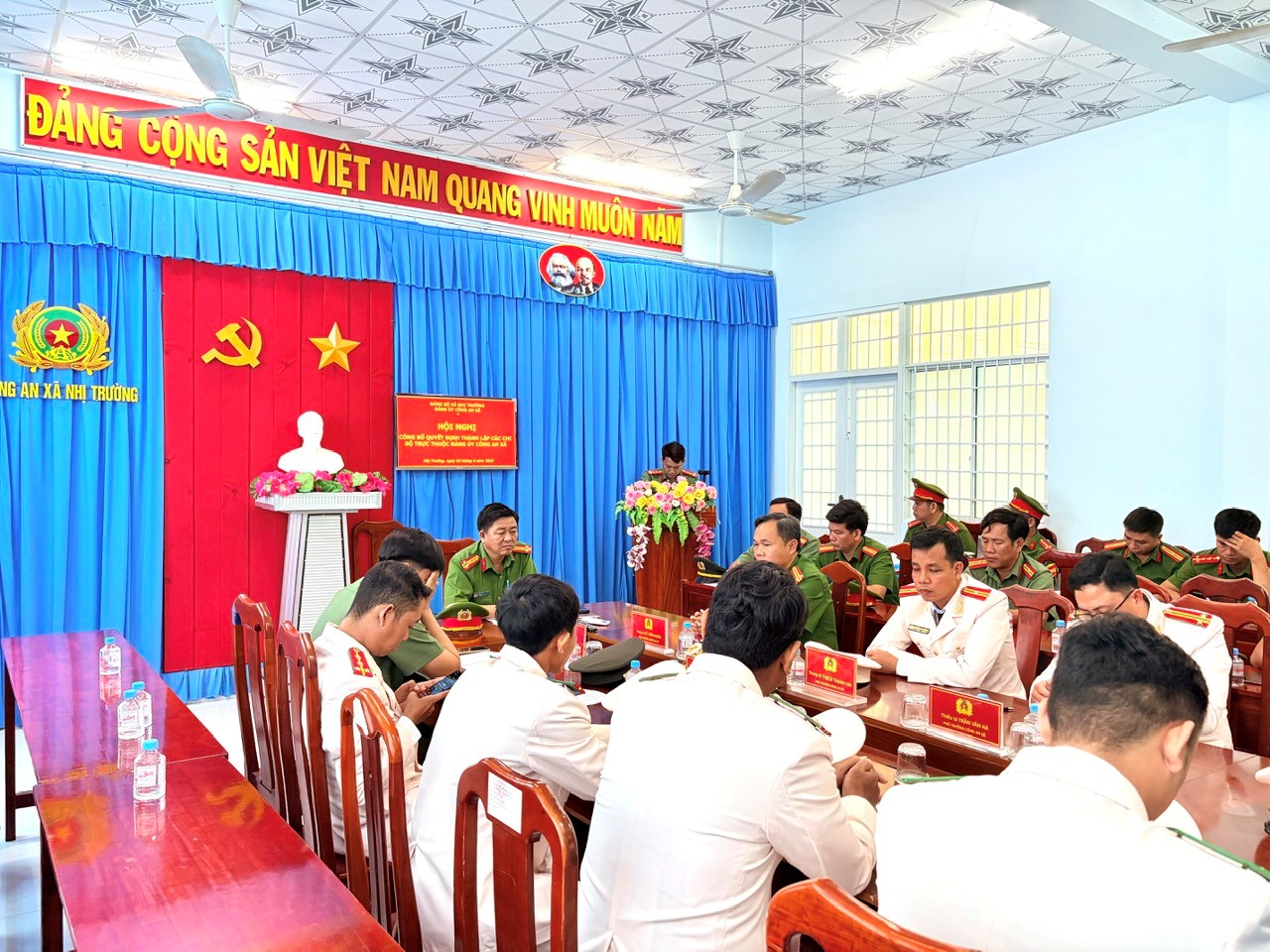 CÔNG AN XÃ NHỊ TRƯỜNG CÔNG BỐ QUYẾT ĐỊNH THĂNG CẤP BẬC HÀM, NÂNG LƯƠNG NĂM 2026