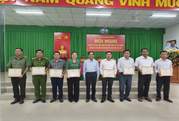 Sáng ngày 27/5, Đảng ủy xã Nhị Trường tổ chức hội nghị sơ kết 01 năm vận hành mô hình tổ chức tổng thể hệ thống chính trị, mô hình chính quyền địa phương hai cấp